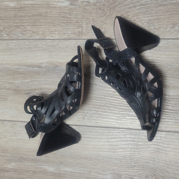 Vince Camuto Black Leather Heels with Laser Cutouts Size 8 - Picture 7 of 8